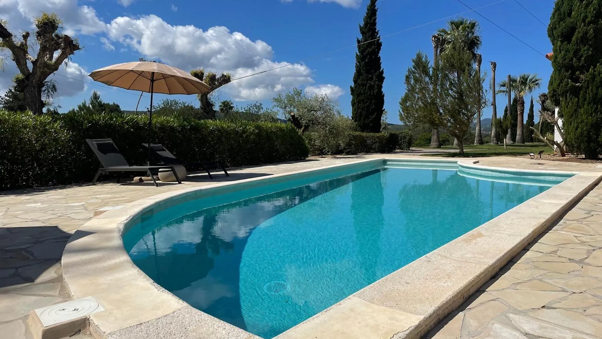 Villa Linda, Ruime Prive-Villa Met Zwembad Met Prachtige Tuin Santa Gertrudis  Spanien